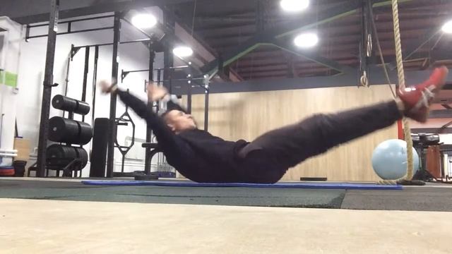 Hollow2Tuck (группировка лёжа колени к груди) смотреть онлайн