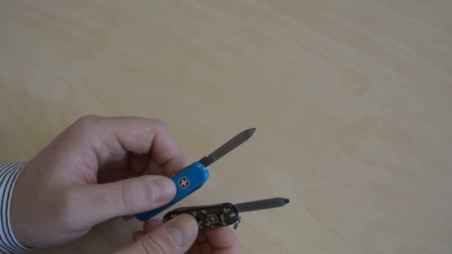 Wenger Esquire vs Victorinox Classic SD смотреть онлайн