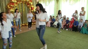 Танец родителей на выпускной детский садик Елочка