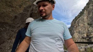 Пещера "НОХЪО" с подвесным мостом