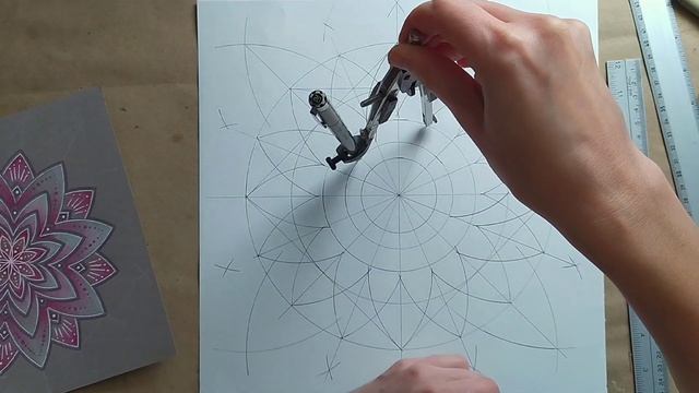 Как нарисовать красивую мандалу с использованием сакральной геометрии квадрата.