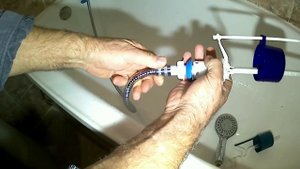 Наглядная иллюстрация работы клапана подачи воды в бачке унитаза. Проверяем работоспособность!