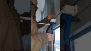 Лучший способ закрепить доводчик правильно если профиль сломан закрутить не во что? #секретыоконщика