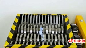 Прикол !!! Дробилка - что она вытворяет с игрушками )))