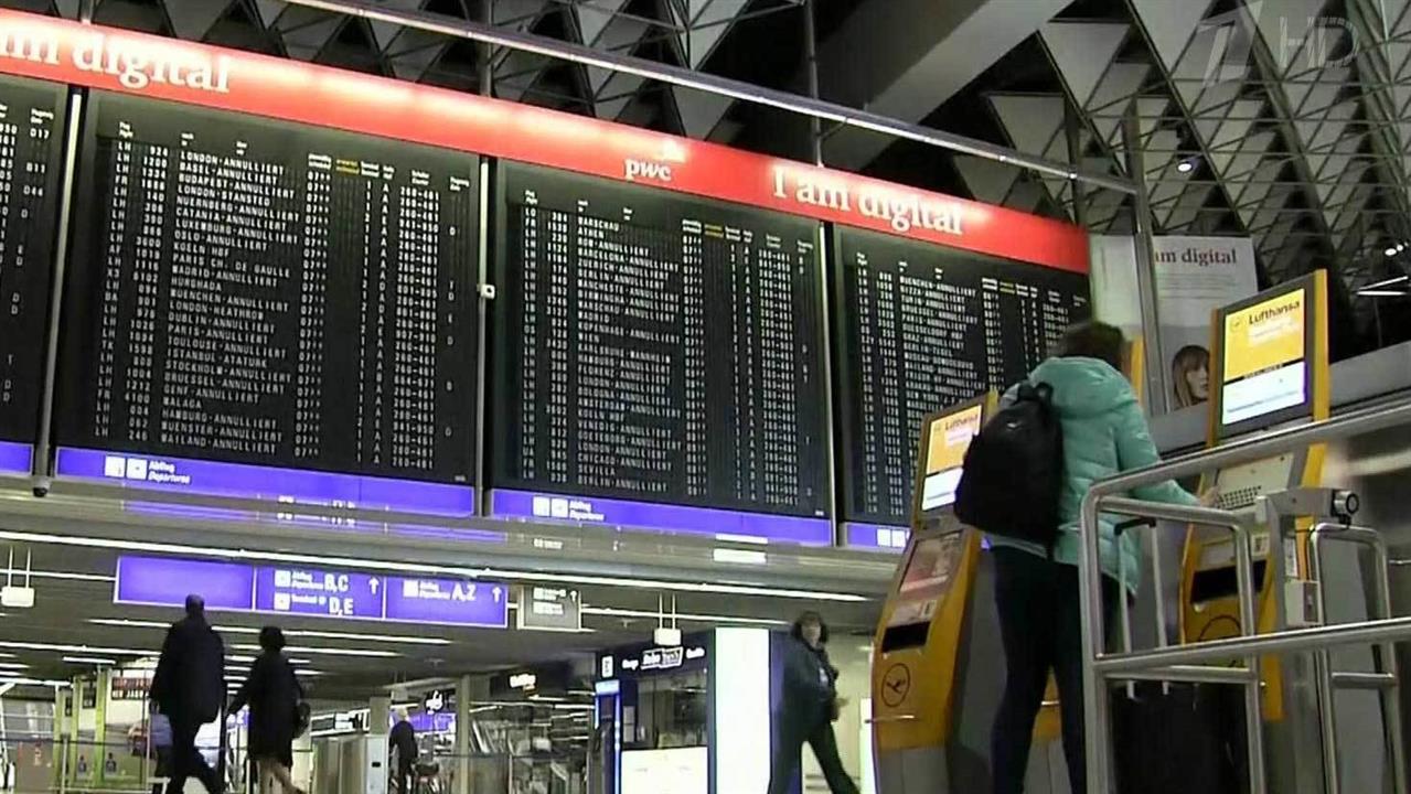 Авиакомпания Lufthansa отменила более 800 рейсов, в том числе из Москвы и Санкт-Петербурга