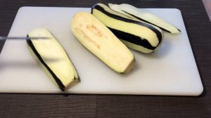 Рулетики из баклажан с сыром сулугуни и зеленью. Просто и вкусно!