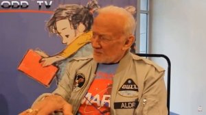 Базз Олдрин признает что мы никогда не были на Луне