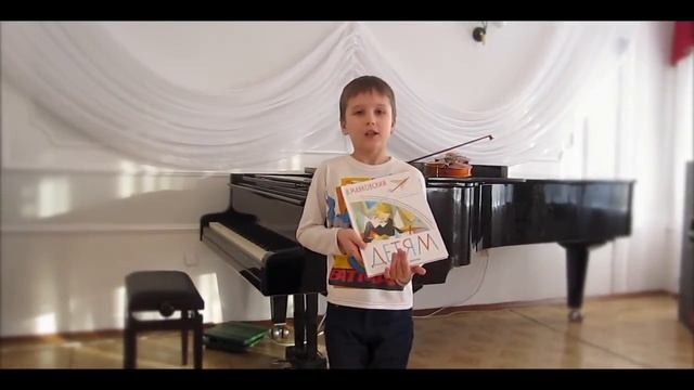 Страна читающая - Пилипенко Иван читает произведение «Скрипка и немножко ...» В. В. Маяковского смотреть онлайн