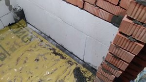 Кладка перегородок ванной и туалета из газобетона и кирпича