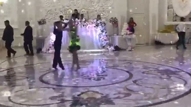 Очень классная и весёлая самба в исполнении Усубалиева Тилека и Мешалкиной Ии смотреть онлайн