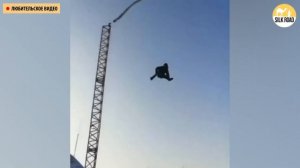 Ребёнок упал с аттракциона в Алматы