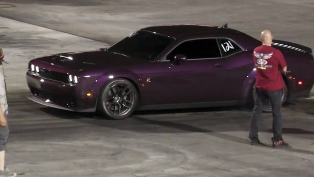 Tesla Model S против Dodge Challenger Scat Pack - Drag Racing