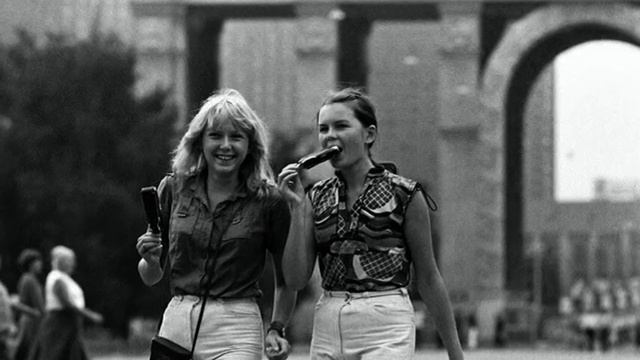 КАКИМИ БЫЛИ ДЕВУШКИ 70 ТЫХ ГОДОВ 20 ВЕКА !!! смотреть онлайн