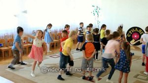 Мы танцуем и поем Очень весело живем
