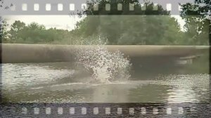 Жоские прыжки в воду бомбочкой, большие брызги