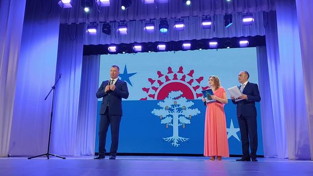 Поздравление от главы Серова Василия Сизикова смотреть онлайн