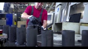 Механический и гидравлический пресс на заводе БРОЕН