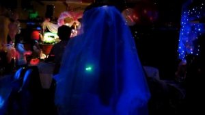 Танцы на свадьбе в ресторане. Цветомузыка, лазеры. Клип