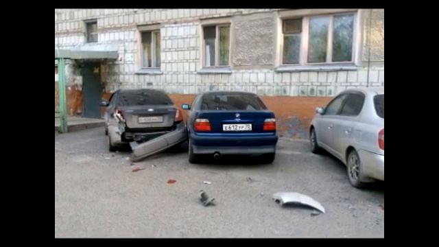 Под дворником нашёл записку «Задел Ваш авто, давайте решим без ГИБДД». Как быть в такой ситуации? смотреть онлайн