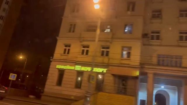 едем из парка музей-заповедника Архангельское в Москву домой вид на вечернюю Москву
