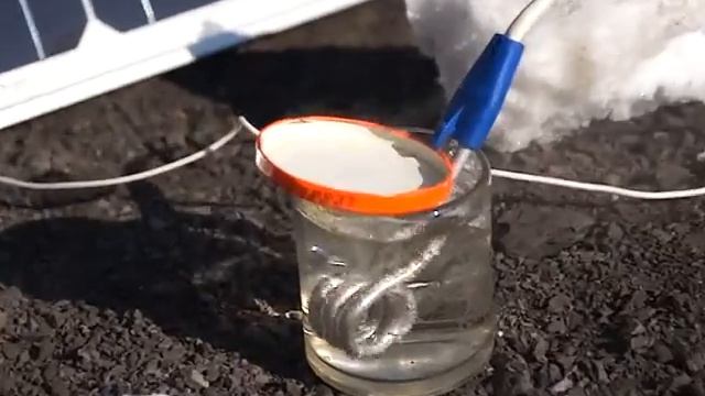 Как вскипятить воду солнечными панелями... смотреть онлайн