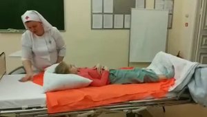 Подтягивание пациента на скользящей простыне 2 способ