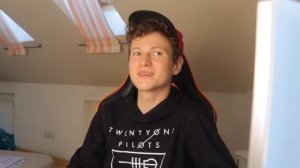 14 ЛЕТ vs 18 ЛЕТ (подросток против взрослого)