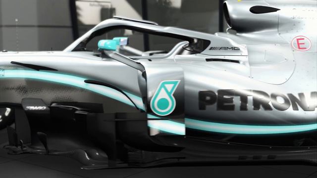 F1 2019 - Niki Lauda tribute red star on Mercedes W10 смотреть онлайн