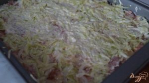 Запеканка с фаршем, картофелем и кабачком.