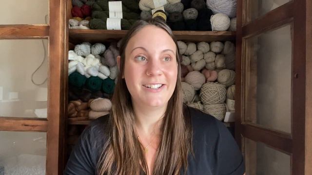 Willow Cove Crafts Knitting and Sewing | May 2022 Makes | Half and Half Triangles Wrap and a Sweate смотреть онлайн