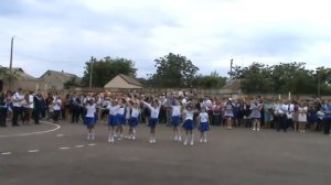 Девченки, молодцы!!!!Танец детей 4-б класса на Последнем звонке.Александровская школа.