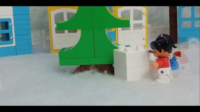 Играем в Lego Duplo.Зимний сон в Рождество. Playing Diego Duplo. Winter sleep at Christmas смотреть онлайн