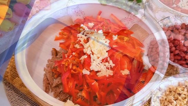 ЗА РЕЦЕПТОМ ЭТОГО САЛАТА ОХОТЯТСЯ ВСЕ ХОЗЯЙКИ! ВКУСНЕЙШИЙ САЛАТ НА ПРАЗДНИК! ОЧЕНЬ ВКУСНЫЙ И СЫТНЫЙ