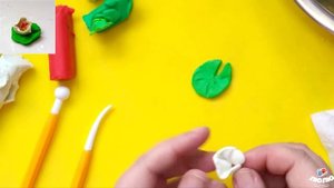 Как слепить кувшинку из плавающего пластилина