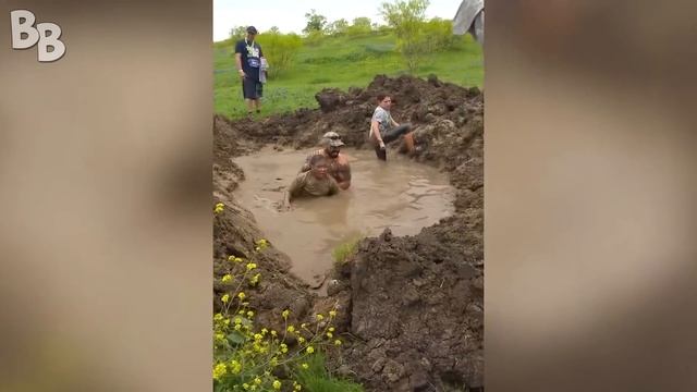 ЛУЧШИЕ ПРИКОЛЫ #56 ПАДЕНИЯ В ГРЯЗЬ смотреть онлайн