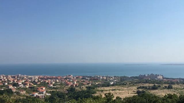 Вид на Солнечный берег и Елените, Болгария.