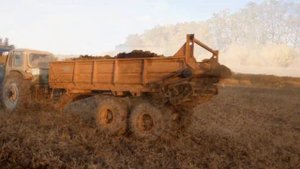 Внесение органических удобрений навозоразбрасывателем ПРТ-7