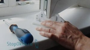 Как установить фиксатор на пластиковое окно. Надежно удерживает раму от ветра. Фиксатор StopOkno.ru