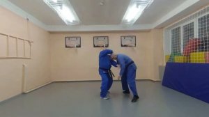 Прием бросок за голову Куби наге от захвата сзади за одну руку