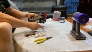Dyson SV10吸塵器拆解清潔 上集
