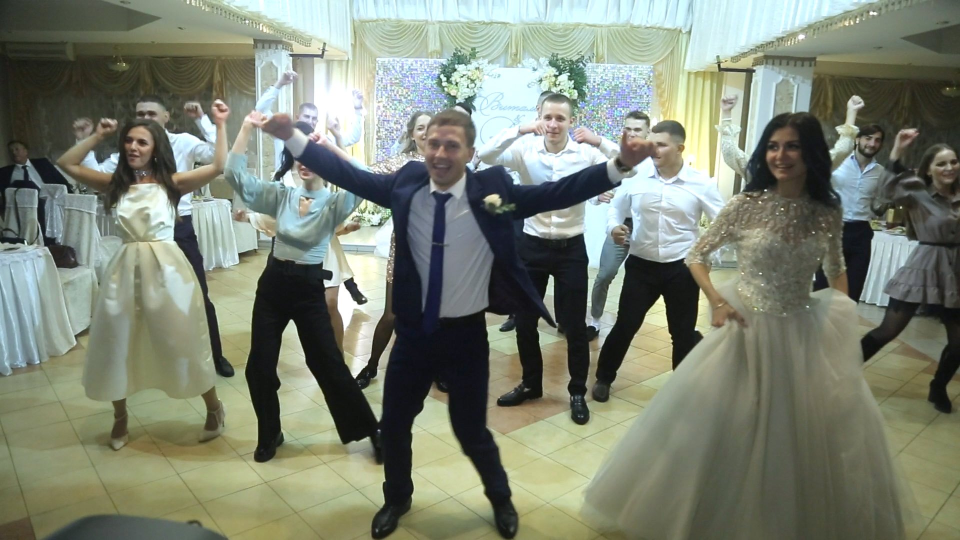 На свадьбе танцуют все смотреть онлайн