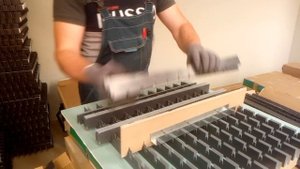 сборка плит потолка грильято