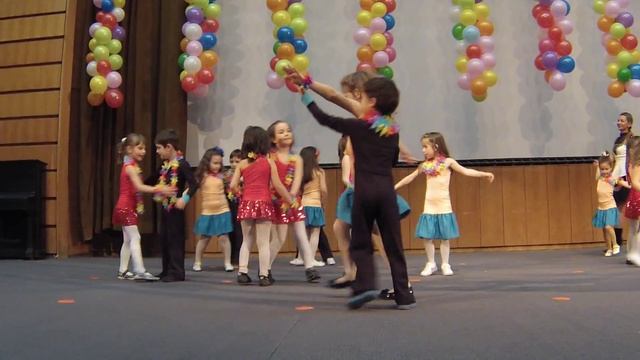 Криси - танци 2014 - Ламбада :-) смотреть онлайн