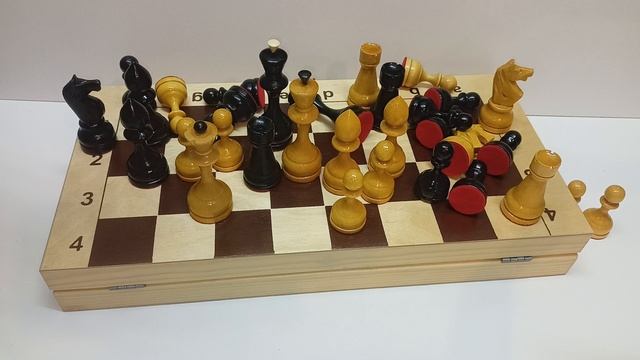 Шахматные фигуры СССР и современная доска