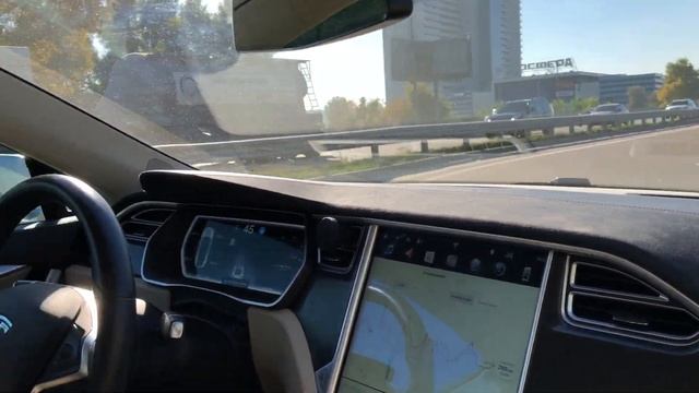 Tesla Model S Автопилот ШОК водитель больше не нужен смотреть онлайн