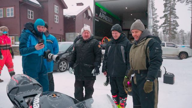 I Rode Motorcycles On Thin Ice! смотреть онлайн