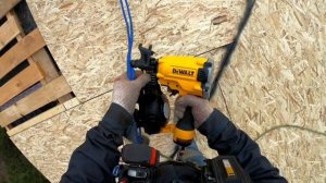 Монтаж ОСБ нейлером от DEWALT 45