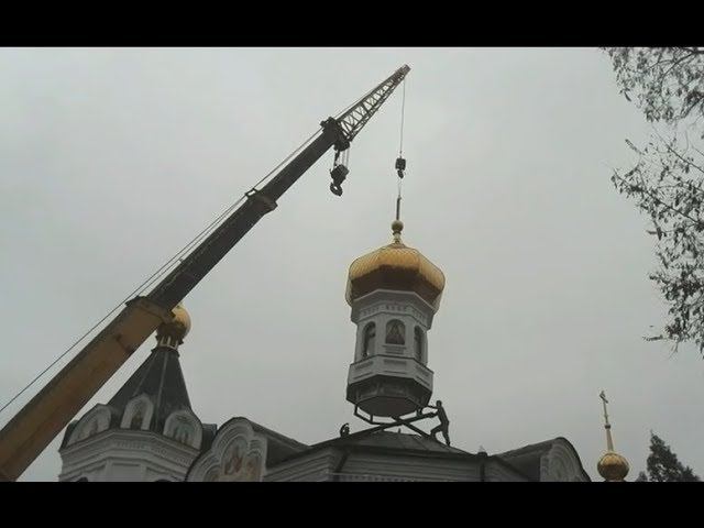 Установка купола на храм Василия Великого в Никольском монастыре в 2017 г.