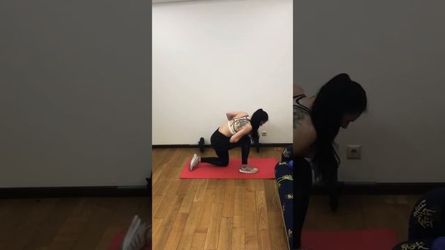 Функциональная тренировка на верхний корпус для девушек