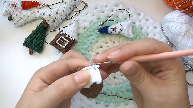 Ёлочные игрушки крючком // Пряничный домик // Подробный мастер класс